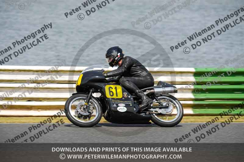 Vintage motorcycle club;eventdigitalimages;mallory park;mallory park trackday photographs;no limits trackdays;peter wileman photography;trackday digital images;trackday photos;vmcc festival 1000 bikes photographs